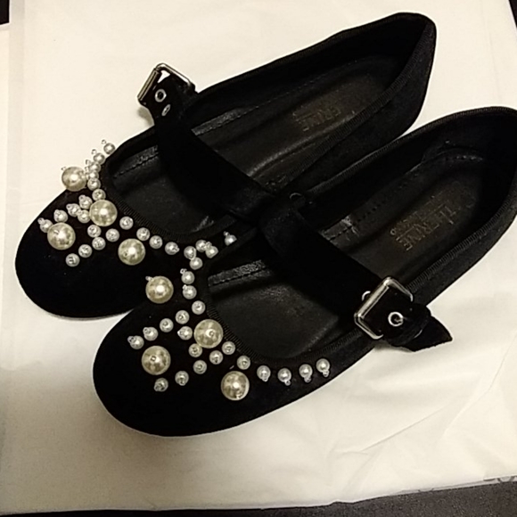 Shoes - Picture 2 of 3